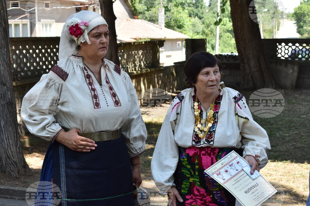 Село Недан - стогодишни автентични носии