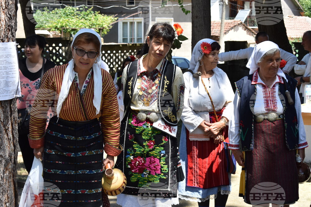 Село Недан - стогодишни автентични носии