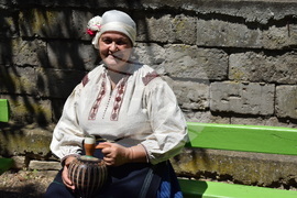 Село Недан - стогодишни автентични носии