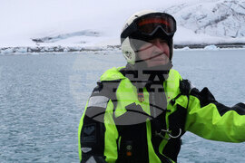 Антарктида - Национална антарктическа експедиция - о-в. Ливингстън - залив Джонсънс - учени