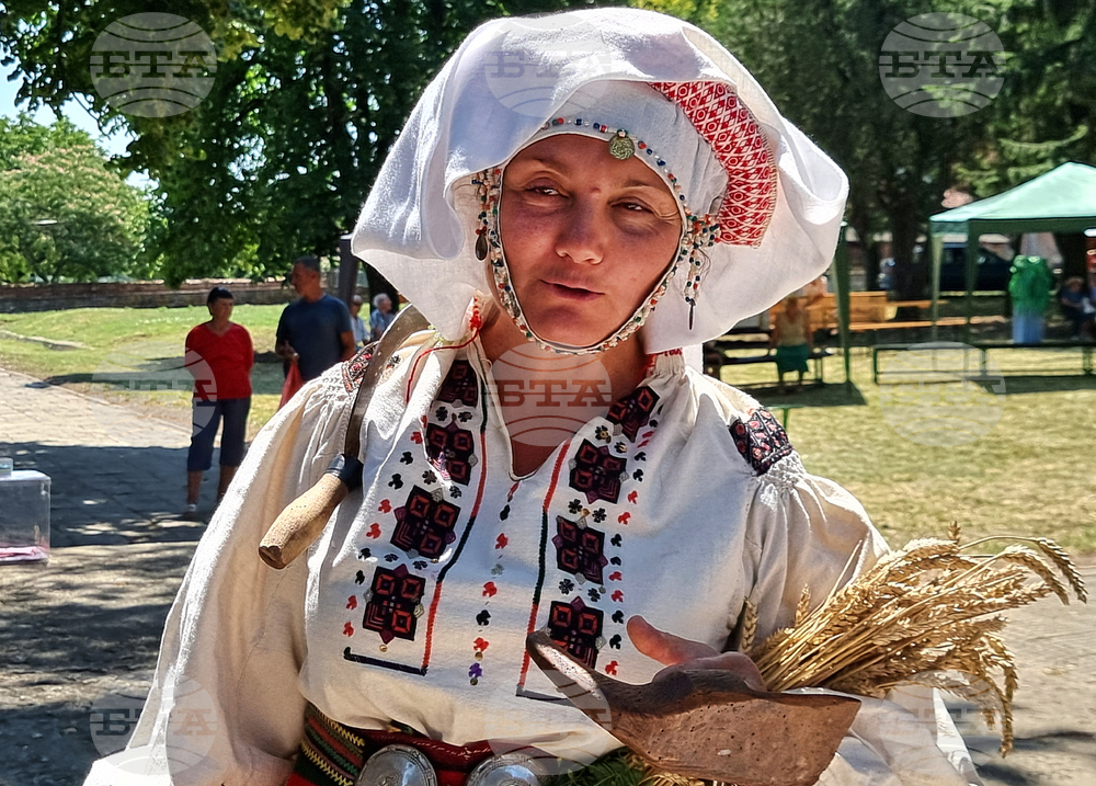 Село Недан - стогодишни автентични носии