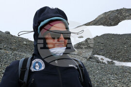 Антарктида - Национална антарктическа експедиция - полуостров Хърд - Ралица Събева