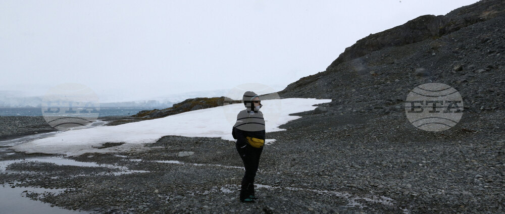 Антарктида - Национална антарктическа експедиция - полуостров Хърд - Ралица Събева