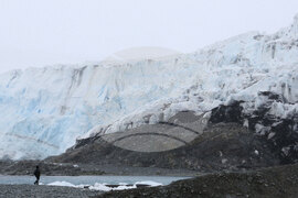 Антарктида - Национална антарктическа експедиция - полуостров Хърд - Ралица Събева