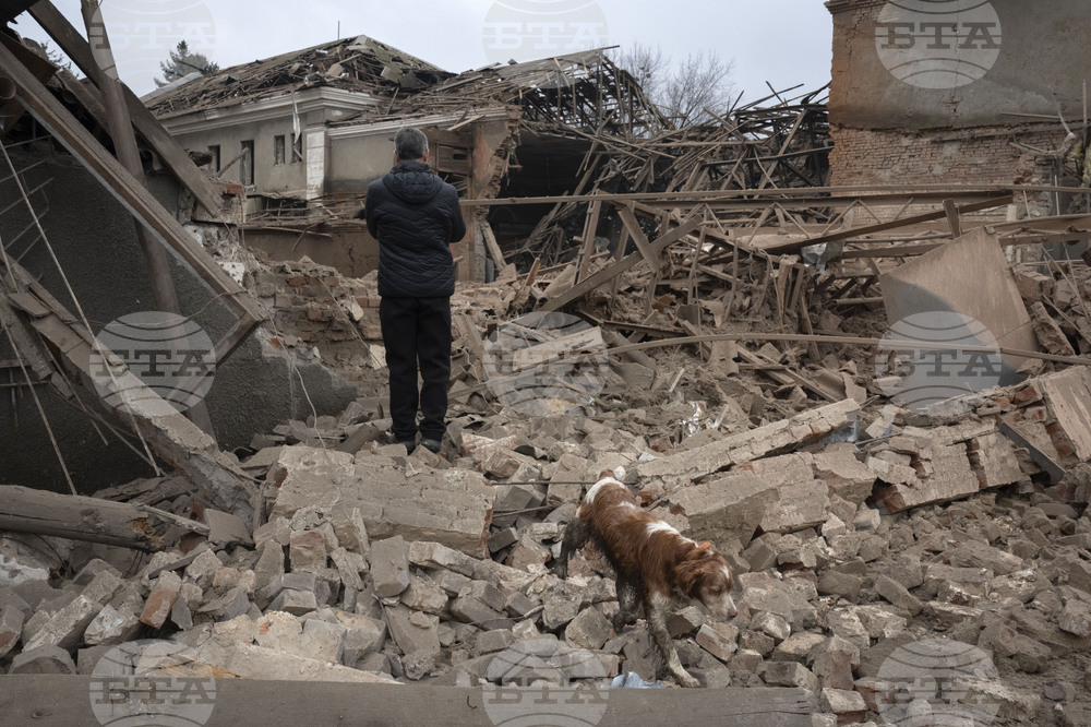 Двама души бяха убити при руска атака срещу електроцентрала в украинския град Славянск, съобщи Зеленски