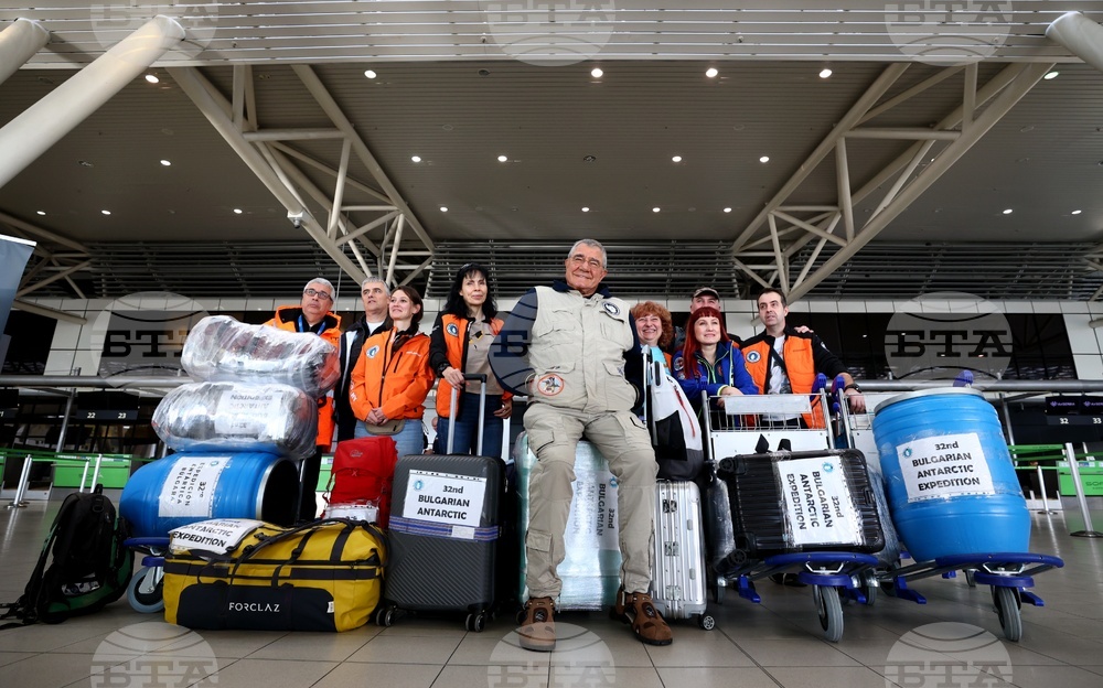 Fourth Group of 32nd Bulgarian Antarctic Expedition Departs from Sofia