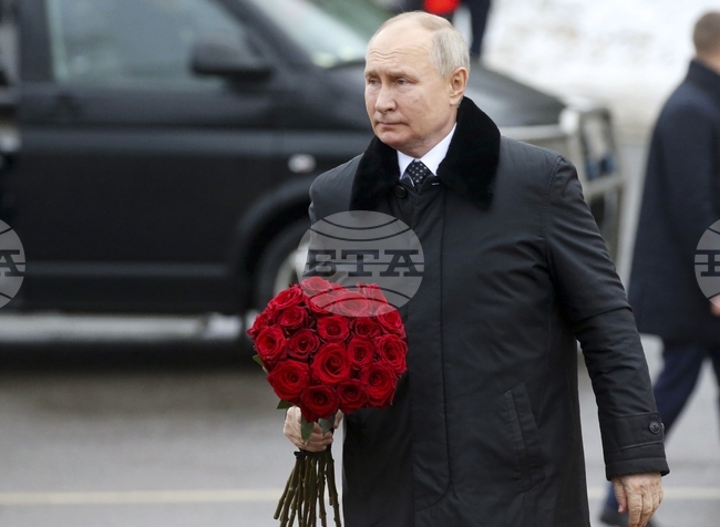 Преди срещата с Тръмп в Аляска Путин положи цветя на мемориала за американско-съветското сътрудничество в Магадан