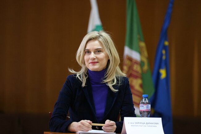 Само за декември имаме ръст от 22 % на турските туристи, каза в началото на туристически форум министър Зарица Динкова