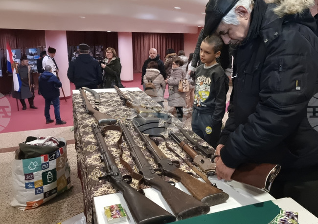 Разград - изложба - исторически оръжия