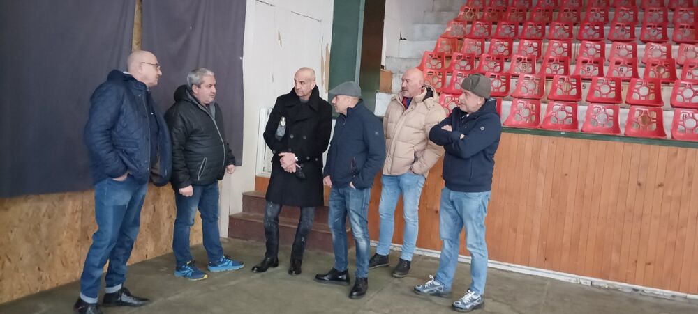 Община Ловеч: Кметът Петков инициира кампания за набиране на средства за спешен частичен ремонт на спортната зала в Ловеч
