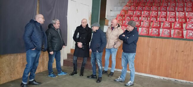 Община Ловеч: Кметът Петков инициира кампания за набиране на средства за спешен частичен ремонт на спортната зала в Ловеч