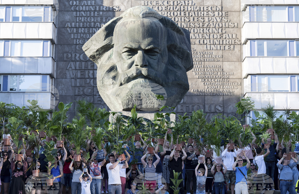 С парад и рейв парти на открито Кемниц приключва годината си на Европейска столица на културата 