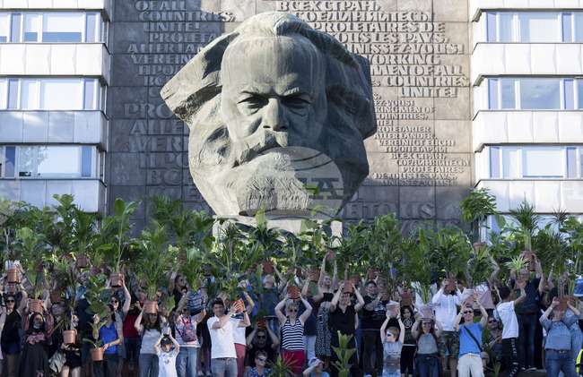 С парад и рейв парти на открито Кемниц приключва годината си на Европейска столица на културата 