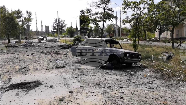 Трима руски войници, за които Украйна твърди, че са участвали в кланетата в Буча, бяха убити при взрив в окупираните части на Луганска област, съобщи украинското разузнаване