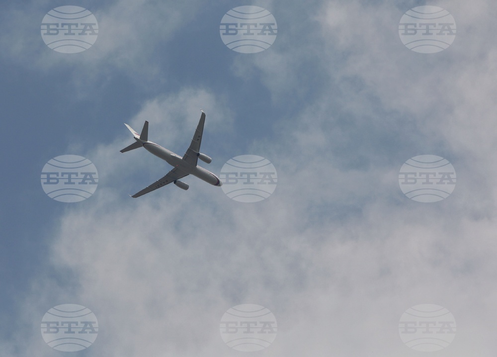 Самолет - летище - руски дипломати