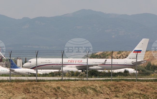 Летище София - самолет - руски дипломати