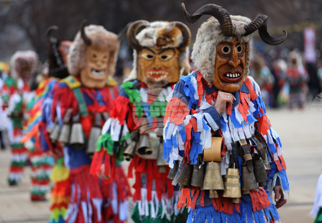 Илияна Йотова ще открие 31-вия Международен фестивал на маскарадните игри „Сурва“ в Перник