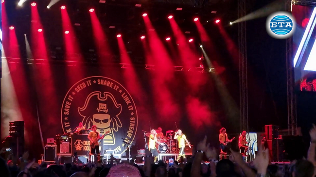 Зашеметяващ хеттрик даде началото на Hills Of Rock