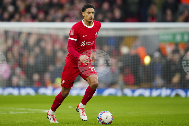 Байер Леверкузен представи новото си попълнение Джарел Куанса, защитникът ще играе с номер 4