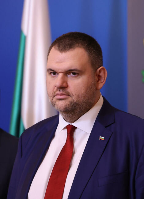 Делян Пеевски, председател на ПГ на ДПС с питания към Главния прокурор, Главния секретар на МВР и шефовете на ДАНС и КПК за Кешгейт – пътят на Копринката и “касиерите” на Президента