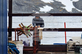 Национална антарктическа експедиция - Остров Ливингстън - Военен научноизследователски кораб „Св. Св. Кирил и Методий“ - НИК 421
