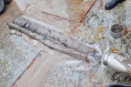 Национална антарктическа експедиция - Остров Ливингстън - Военен научноизследователски кораб „Св. Св. Кирил и Методий“ - НИК 421