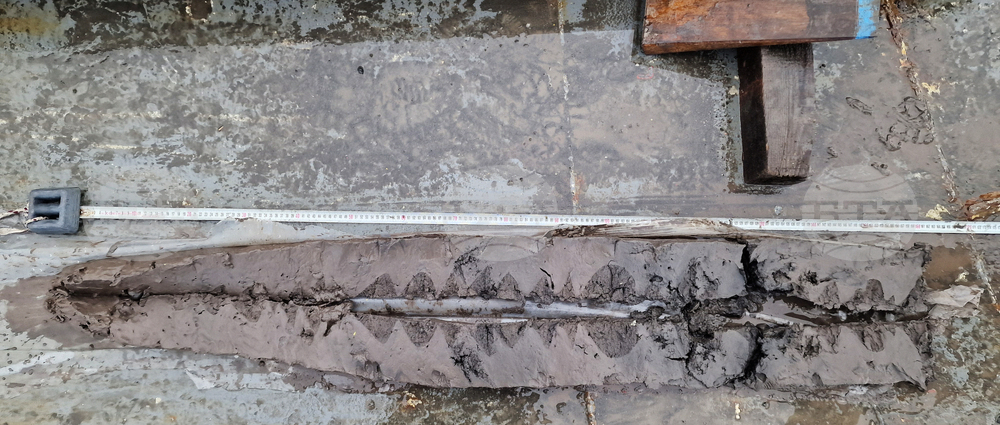 Национална антарктическа експедиция - Остров Ливингстън - Военен научноизследователски кораб „Св. Св. Кирил и Методий“ - НИК 421