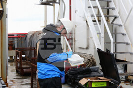 Национална антарктическа експедиция - Остров Ливингстън - Военен научноизследователски кораб „Св. Св. Кирил и Методий“ - НИК 421