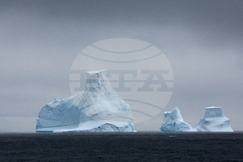 Национална антарктическа експедиция - Остров Ливингстън - Военен научноизследователски кораб „Св. Св. Кирил и Методий“ - НИК 421