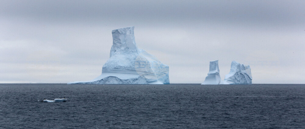 Национална антарктическа експедиция - Остров Ливингстън - Военен научноизследователски кораб „Св. Св. Кирил и Методий“ - НИК 421
