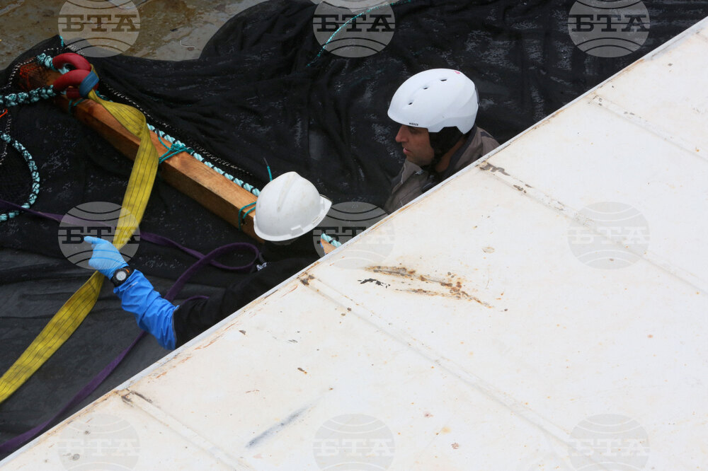 Национална антарктическа експедиция - Остров Ливингстън - Военен научноизследователски кораб „Св. Св. Кирил и Методий“ - НИК 421