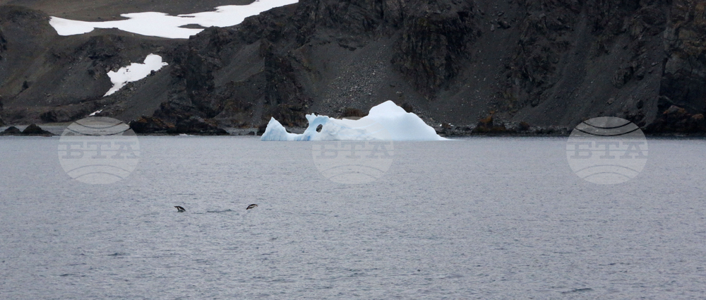 Национална антарктическа експедиция - Остров Ливингстън - Военен научноизследователски кораб „Св. Св. Кирил и Методий“ - НИК 421