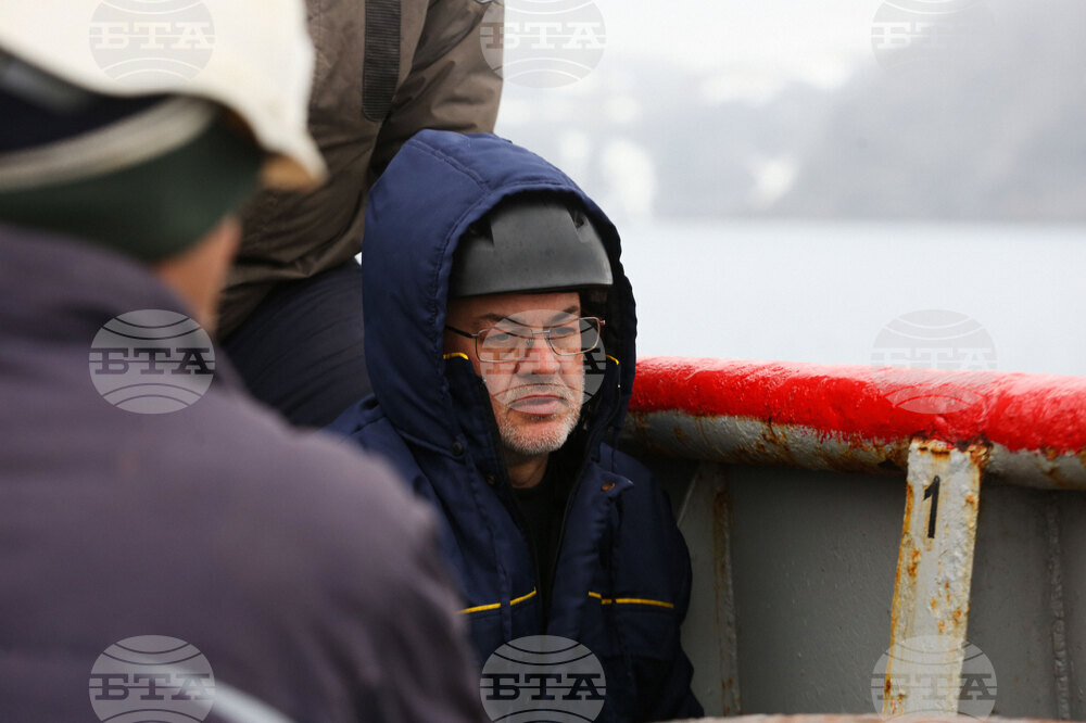 Национална антарктическа експедиция - Остров Ливингстън - Военен научноизследователски кораб „Св. Св. Кирил и Методий“ - НИК 421