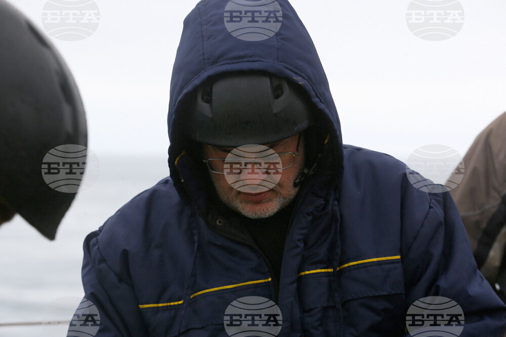 Национална антарктическа експедиция - Остров Ливингстън - Военен научноизследователски кораб „Св. Св. Кирил и Методий“ - НИК 421