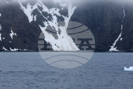 Национална антарктическа експедиция - Остров Ливингстън - Военен научноизследователски кораб „Св. Св. Кирил и Методий“ - НИК 421