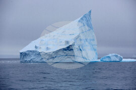 Национална антарктическа експедиция - Остров Ливингстън - Военен научноизследователски кораб „Св. Св. Кирил и Методий“ - НИК 421