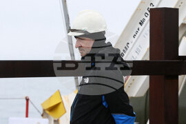 Национална антарктическа експедиция - Остров Ливингстън - Военен научноизследователски кораб „Св. Св. Кирил и Методий“ - НИК 421