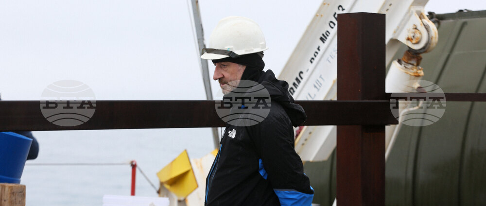 Национална антарктическа експедиция - Остров Ливингстън - Военен научноизследователски кораб „Св. Св. Кирил и Методий“ - НИК 421