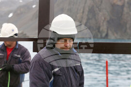 Национална антарктическа експедиция - Остров Ливингстън - Военен научноизследователски кораб „Св. Св. Кирил и Методий“ - НИК 421