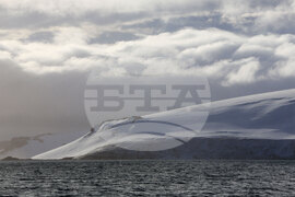 Национална антарктическа експедиция - Остров Ливингстън - Военен научноизследователски кораб „Св. Св. Кирил и Методий“ - НИК 421
