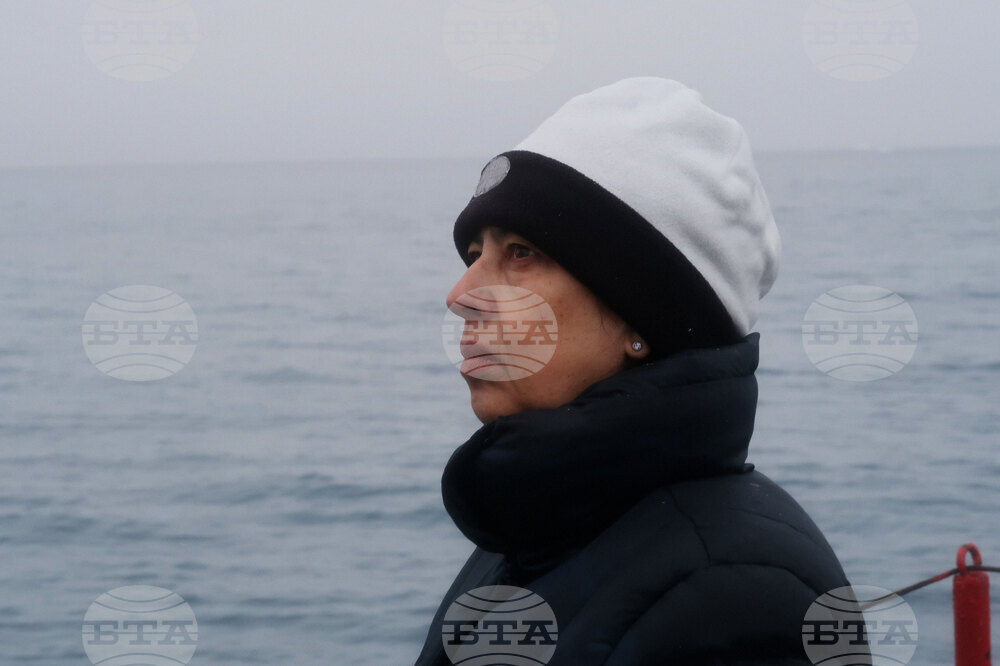 Национална антарктическа експедиция - Остров Ливингстън - Военен научноизследователски кораб „Св. Св. Кирил и Методий“ - НИК 421