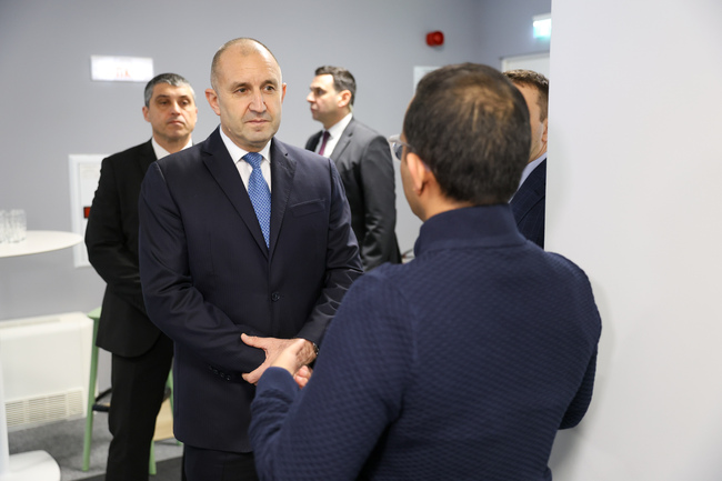 Българите очакват реална политическа алтернатива, заяви президентът Румен Радев
