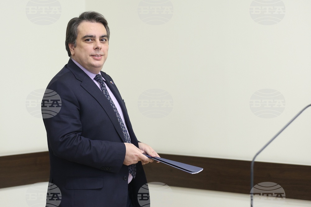 Finance Minister Vassilev Leaves on Visit to USA