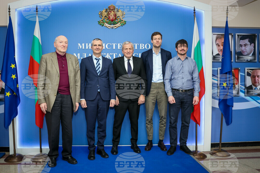 Sports Minister Iliev Confers with FIFA, UEFA Representatives