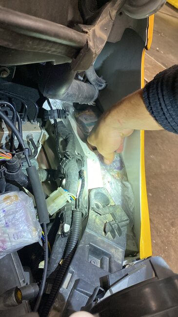 Недекларирана валута за над 1 110 000 лева откриха митническите служители на МП Капитан Андреево 