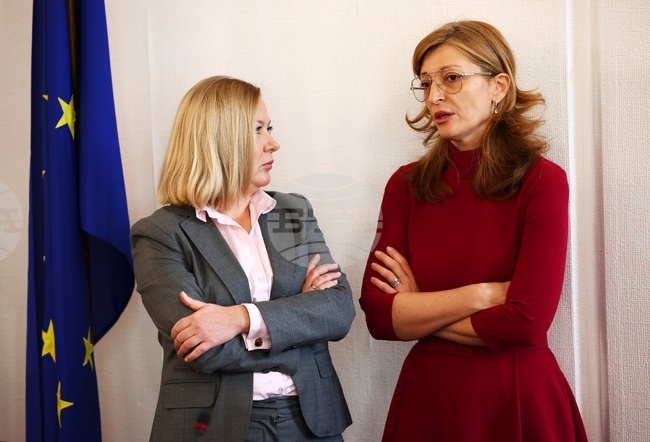 Народно събрание - кръгла маса