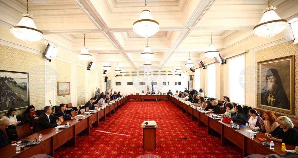 Народно събрание - кръгла маса