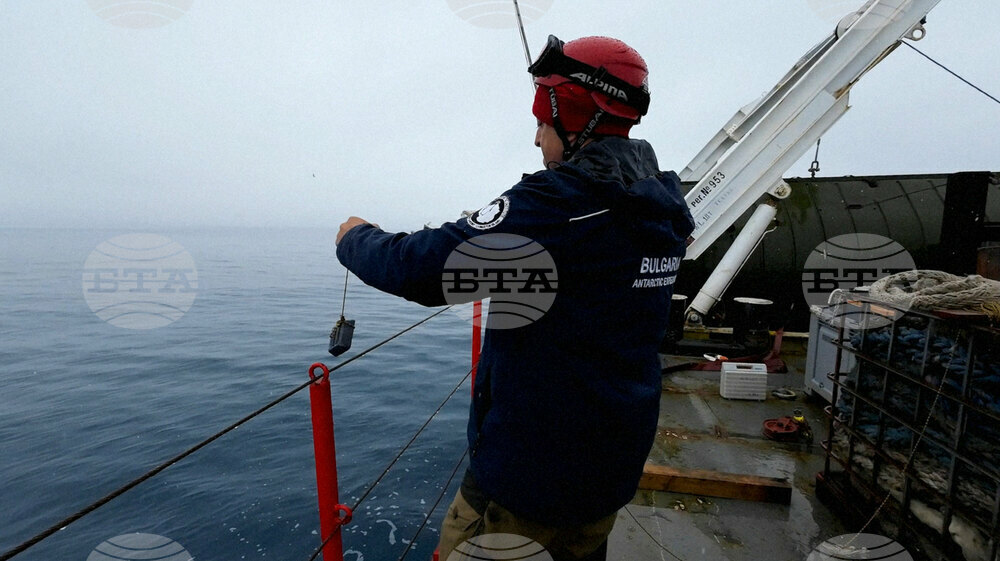 Antarctica - Livingston Island - Antarctic Seabed Are
