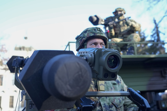 Сръбският президент Александър Вучич присъства днес на военно учение с бойна стрелба "Огнен удар 2024“