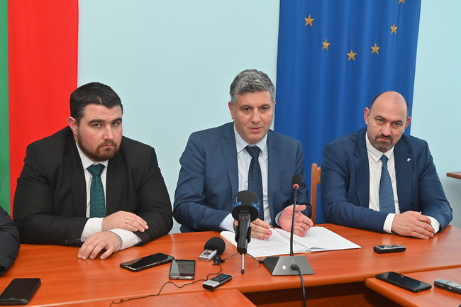 Северозападна България е приоритет, финансират се два големи проекта за транспортна свързаност и магистрали, каза в Монтана министър Цеков